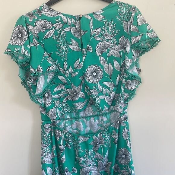 Womens green and white floral dress size medium - Picture 4 of 6
